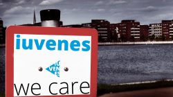 iuvenes_sign